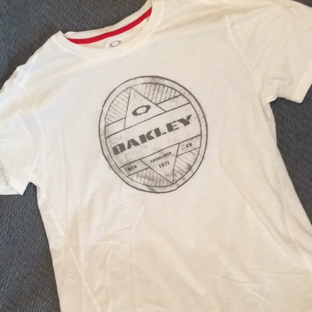 Oakley T-shirt